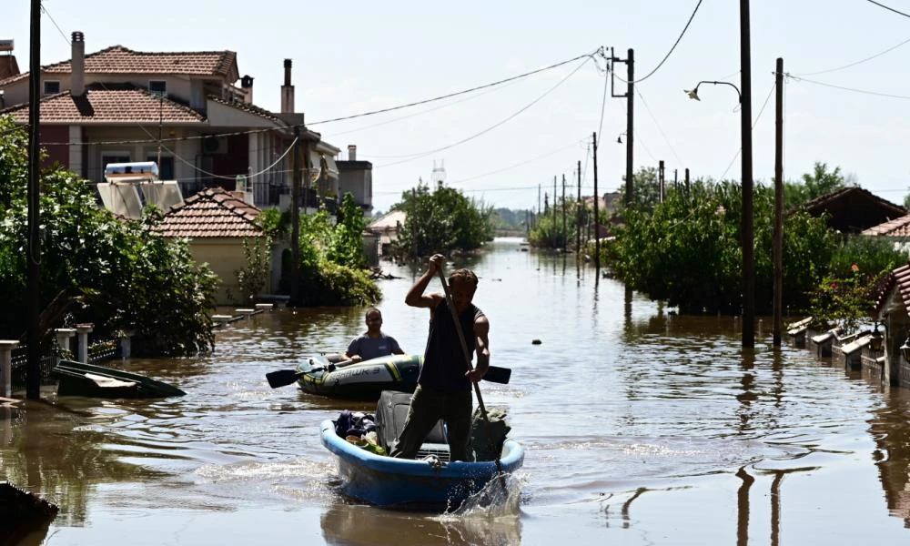 Ινδονησία: Τουλάχιστον 14 νεκροί σε πλημμύρες στο νότιο Σουλαουέζι (βίντεο)